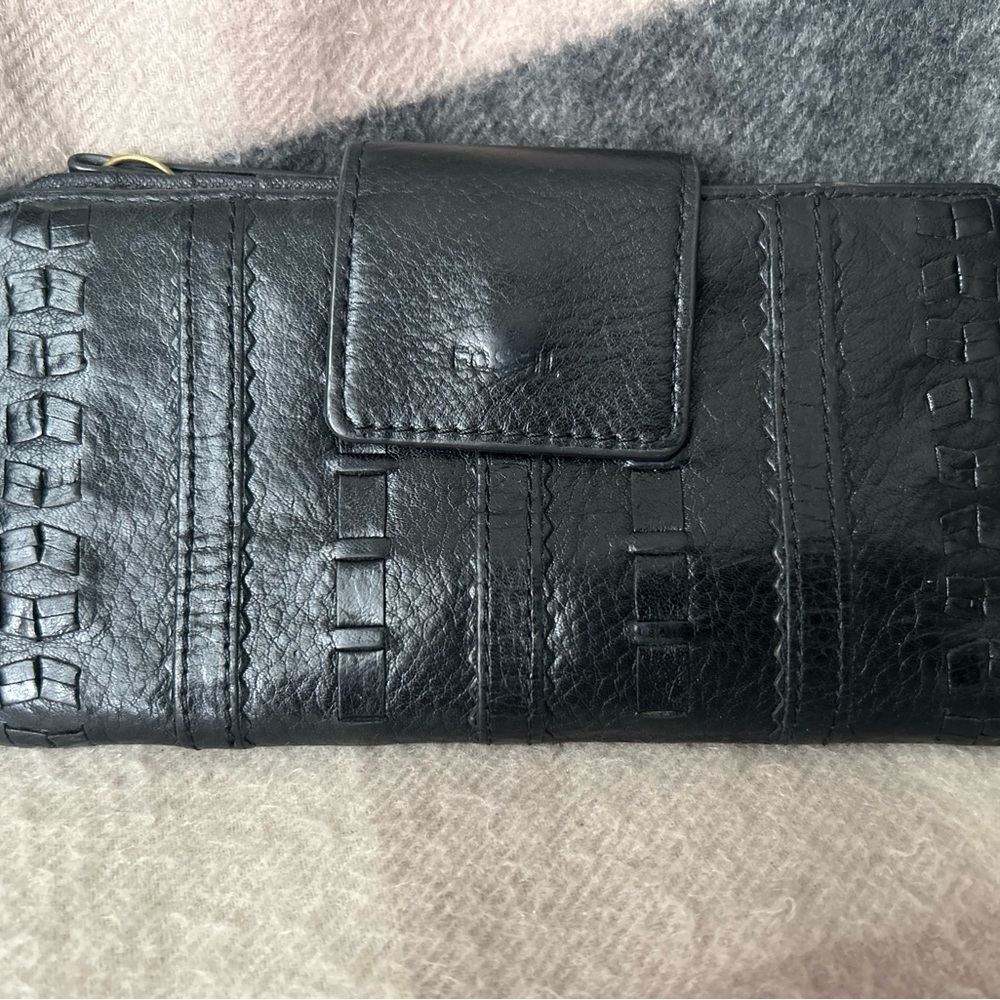 Black leather fossil wallet